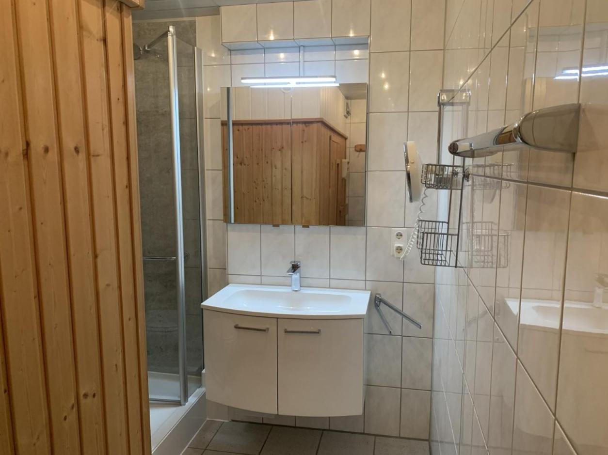 לברקוסן Im Herzen Von Wiesdorf- Blick Auf Das Bayer-Kreuz -Appartement Mit 2 Schlafzimmern-Fuer 3 Personen -Zentral Gelegen - Friedrich Ebert Platz 5A , 4Te Etage - Dachterrasse Und Sauna - Kaution Pflicht - מראה חיצוני תמונה