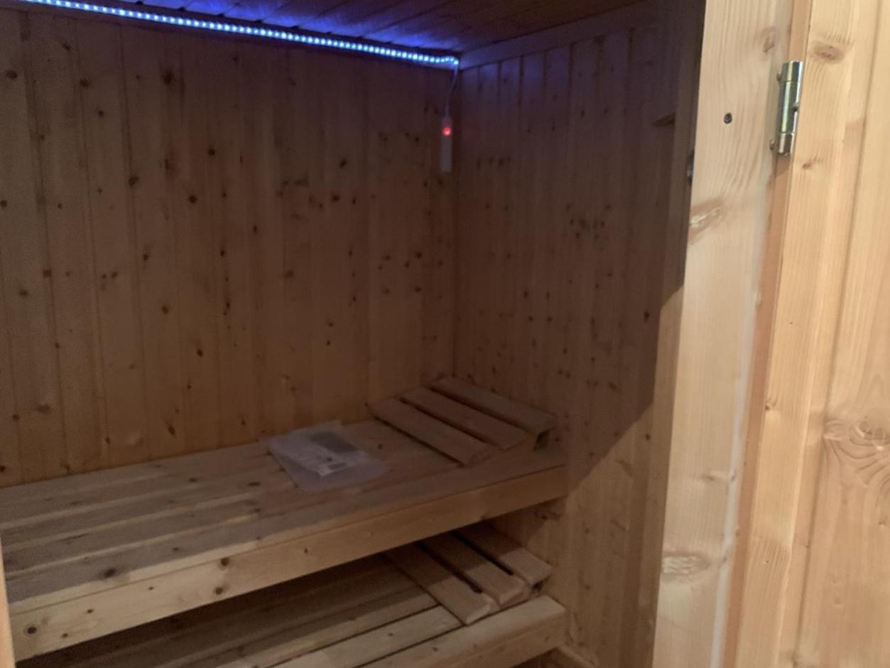 לברקוסן Im Herzen Von Wiesdorf- Blick Auf Das Bayer-Kreuz -Appartement Mit 2 Schlafzimmern-Fuer 3 Personen -Zentral Gelegen - Friedrich Ebert Platz 5A , 4Te Etage - Dachterrasse Und Sauna - Kaution Pflicht - מראה חיצוני תמונה