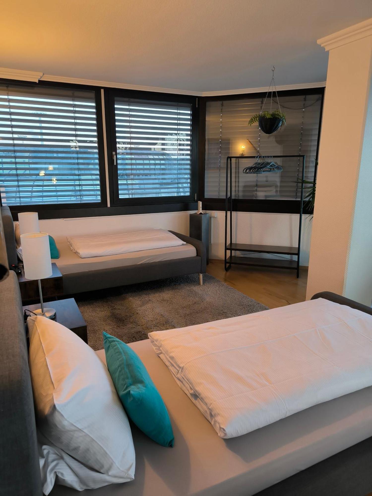 לברקוסן Im Herzen Von Wiesdorf- Blick Auf Das Bayer-Kreuz -Appartement Mit 2 Schlafzimmern-Fuer 3 Personen -Zentral Gelegen - Friedrich Ebert Platz 5A , 4Te Etage - Dachterrasse Und Sauna - Kaution Pflicht - מראה חיצוני תמונה