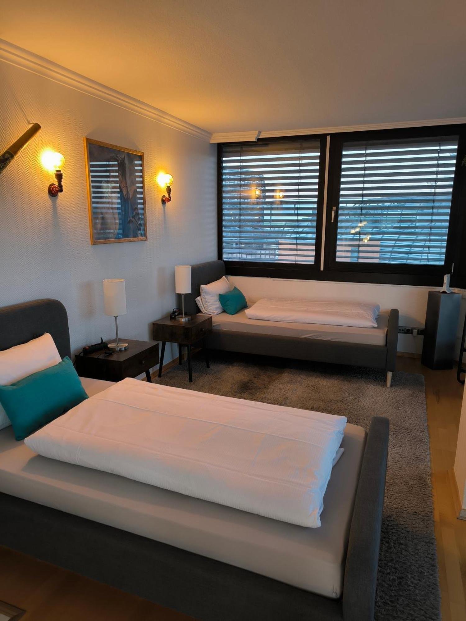 לברקוסן Im Herzen Von Wiesdorf- Blick Auf Das Bayer-Kreuz -Appartement Mit 2 Schlafzimmern-Fuer 3 Personen -Zentral Gelegen - Friedrich Ebert Platz 5A , 4Te Etage - Dachterrasse Und Sauna - Kaution Pflicht - מראה חיצוני תמונה