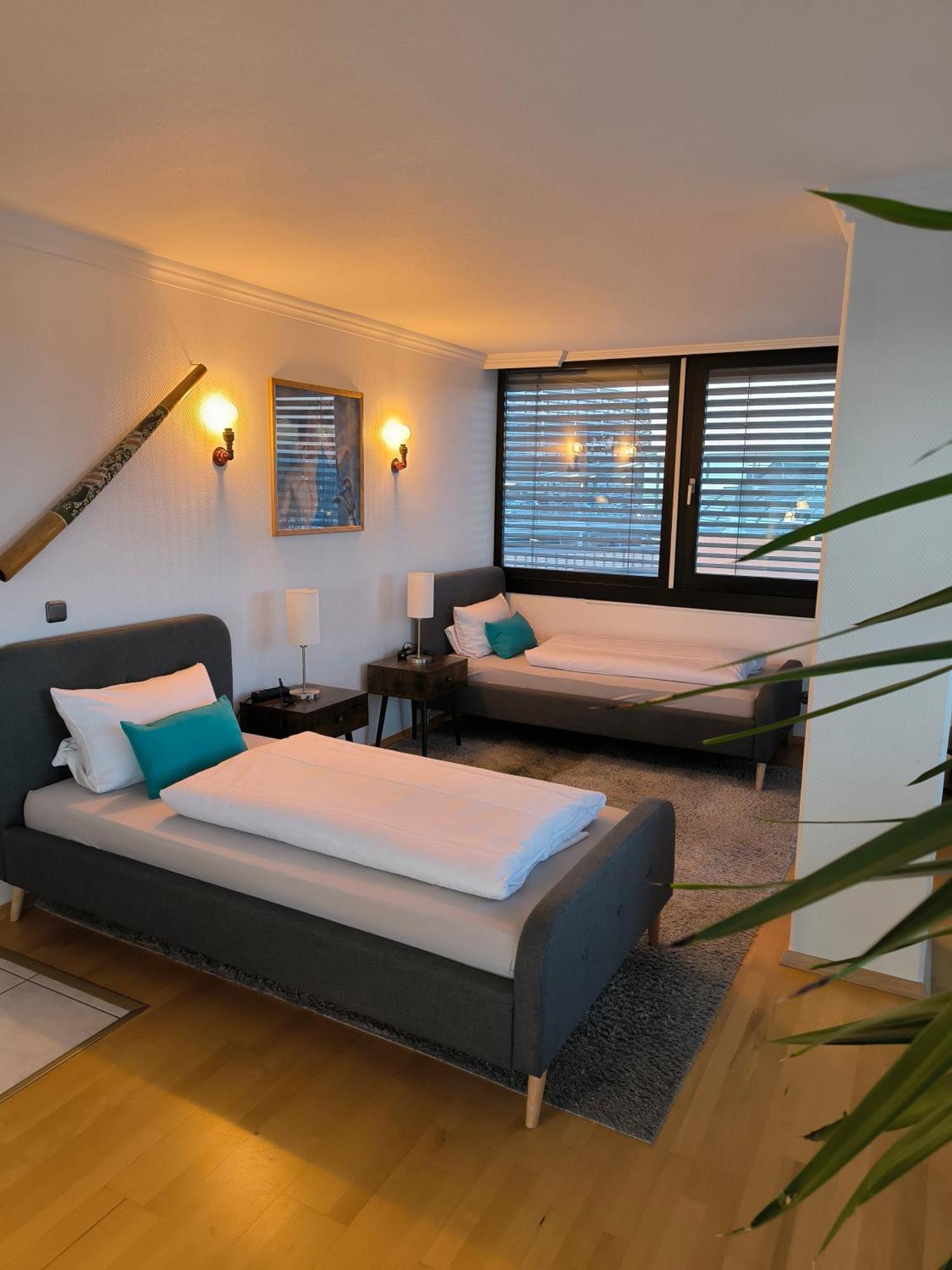 לברקוסן Im Herzen Von Wiesdorf- Blick Auf Das Bayer-Kreuz -Appartement Mit 2 Schlafzimmern-Fuer 3 Personen -Zentral Gelegen - Friedrich Ebert Platz 5A , 4Te Etage - Dachterrasse Und Sauna - Kaution Pflicht - מראה חיצוני תמונה