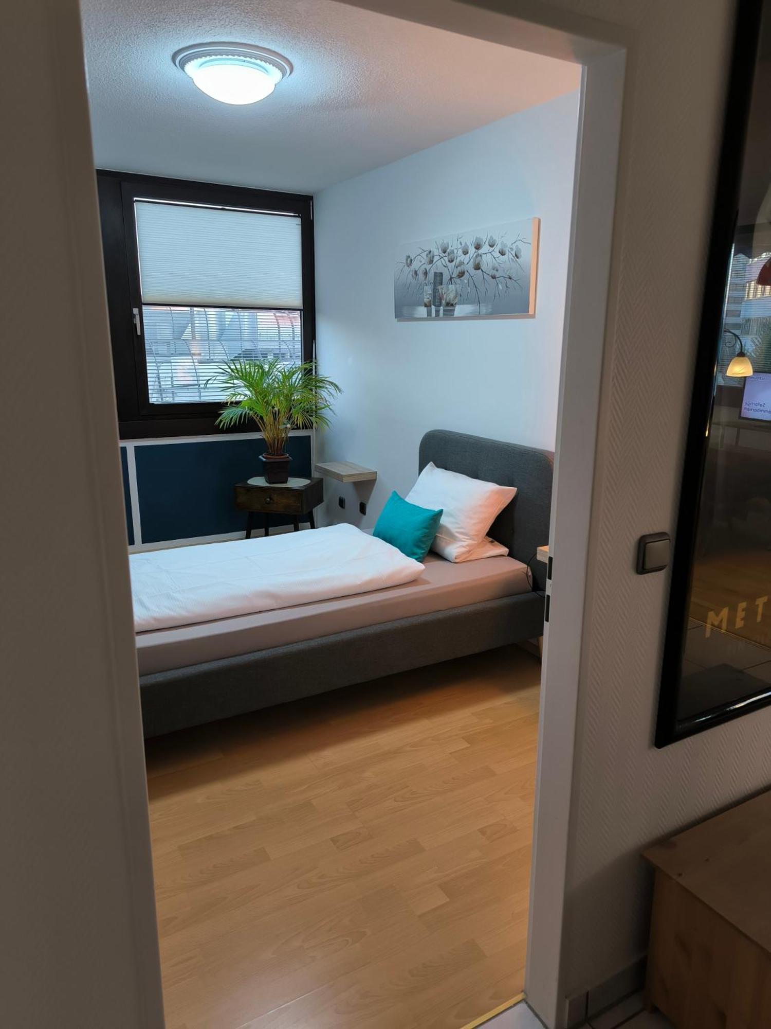 לברקוסן Im Herzen Von Wiesdorf- Blick Auf Das Bayer-Kreuz -Appartement Mit 2 Schlafzimmern-Fuer 3 Personen -Zentral Gelegen - Friedrich Ebert Platz 5A , 4Te Etage - Dachterrasse Und Sauna - Kaution Pflicht - מראה חיצוני תמונה