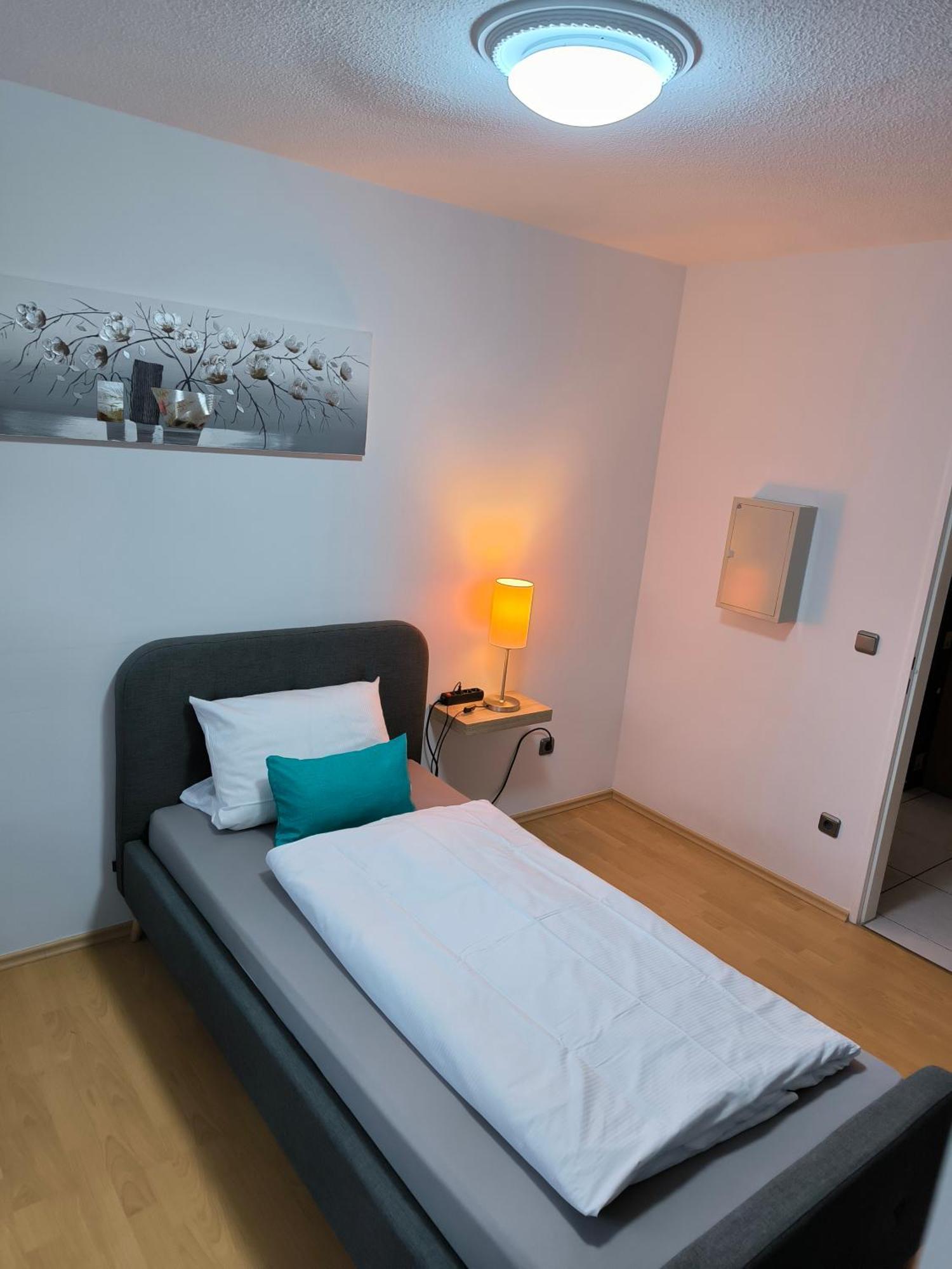 לברקוסן Im Herzen Von Wiesdorf- Blick Auf Das Bayer-Kreuz -Appartement Mit 2 Schlafzimmern-Fuer 3 Personen -Zentral Gelegen - Friedrich Ebert Platz 5A , 4Te Etage - Dachterrasse Und Sauna - Kaution Pflicht - מראה חיצוני תמונה