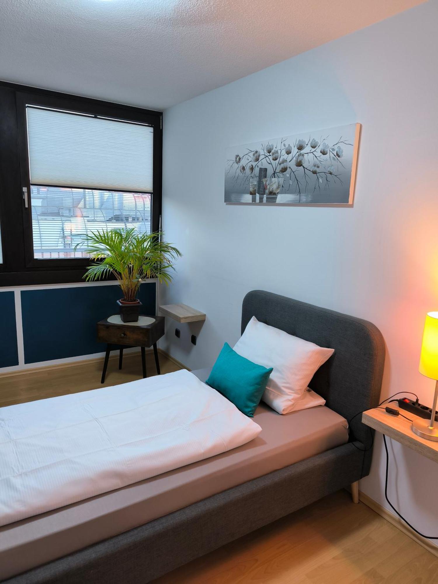 לברקוסן Im Herzen Von Wiesdorf- Blick Auf Das Bayer-Kreuz -Appartement Mit 2 Schlafzimmern-Fuer 3 Personen -Zentral Gelegen - Friedrich Ebert Platz 5A , 4Te Etage - Dachterrasse Und Sauna - Kaution Pflicht - מראה חיצוני תמונה