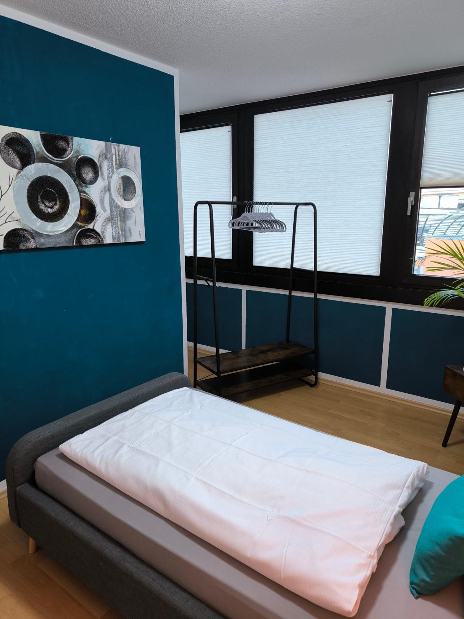 לברקוסן Im Herzen Von Wiesdorf- Blick Auf Das Bayer-Kreuz -Appartement Mit 2 Schlafzimmern-Fuer 3 Personen -Zentral Gelegen - Friedrich Ebert Platz 5A , 4Te Etage - Dachterrasse Und Sauna - Kaution Pflicht - מראה חיצוני תמונה