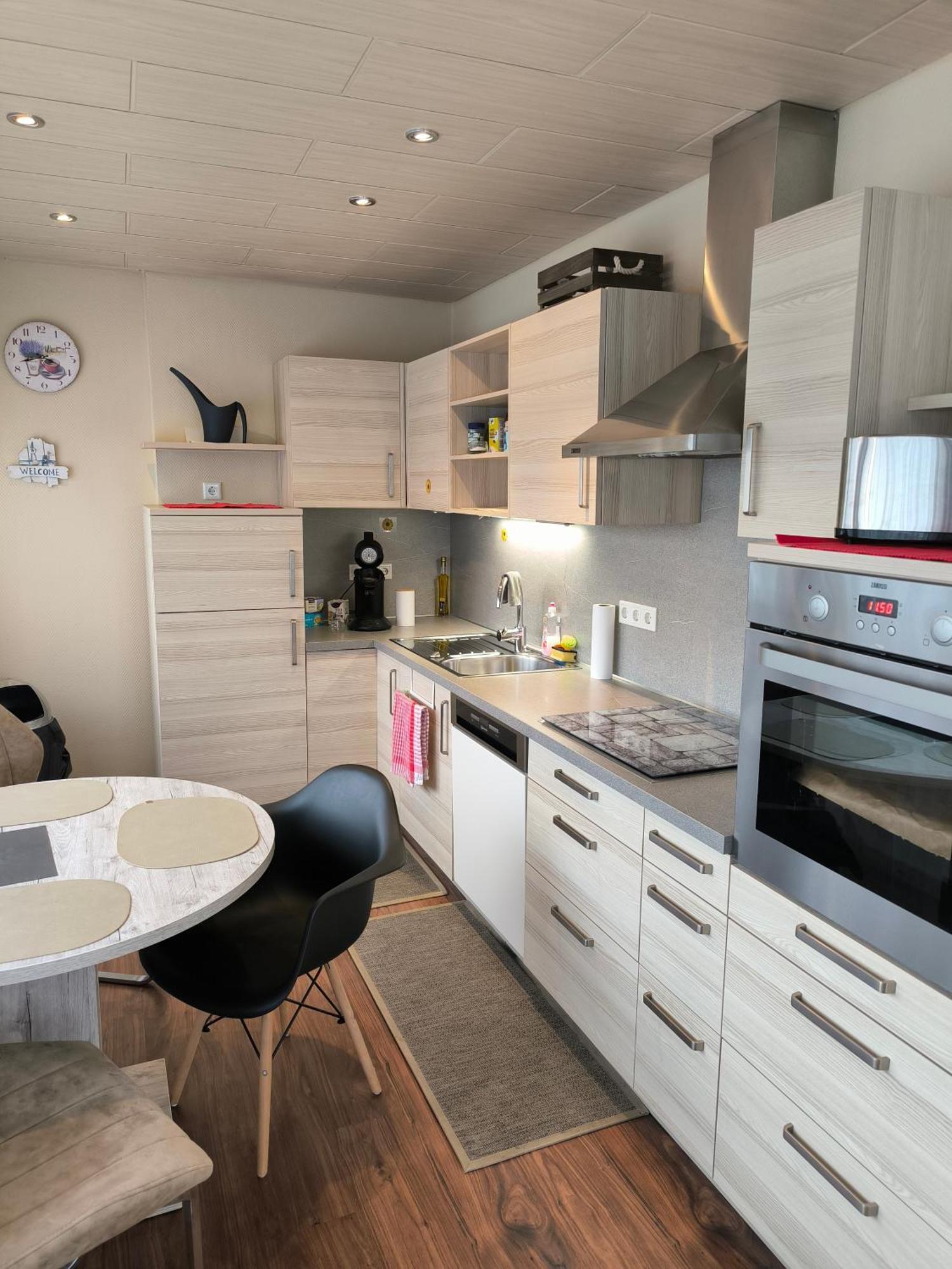 לברקוסן Im Herzen Von Wiesdorf- Blick Auf Das Bayer-Kreuz -Appartement Mit 2 Schlafzimmern-Fuer 3 Personen -Zentral Gelegen - Friedrich Ebert Platz 5A , 4Te Etage - Dachterrasse Und Sauna - Kaution Pflicht - מראה חיצוני תמונה