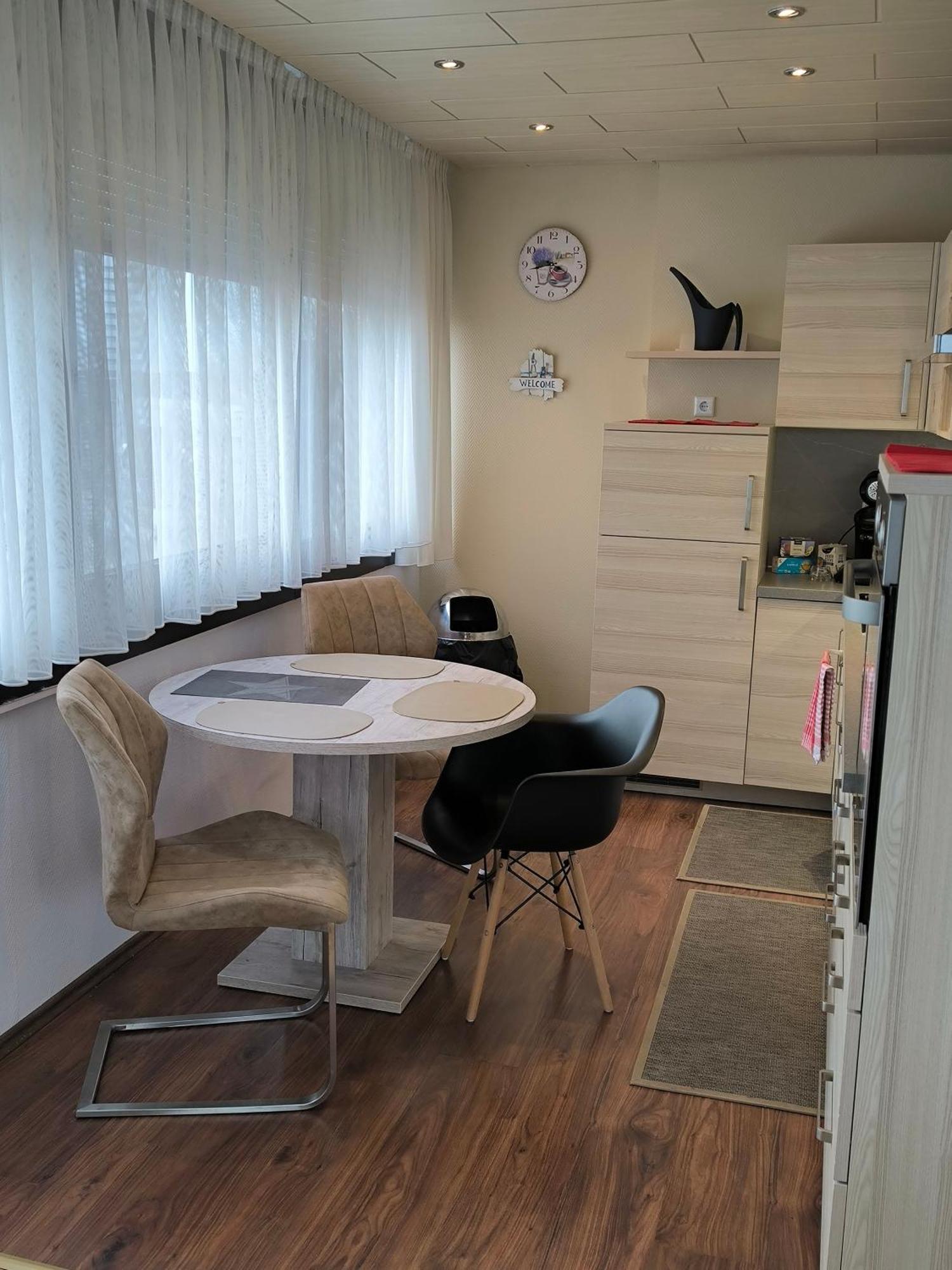לברקוסן Im Herzen Von Wiesdorf- Blick Auf Das Bayer-Kreuz -Appartement Mit 2 Schlafzimmern-Fuer 3 Personen -Zentral Gelegen - Friedrich Ebert Platz 5A , 4Te Etage - Dachterrasse Und Sauna - Kaution Pflicht - מראה חיצוני תמונה