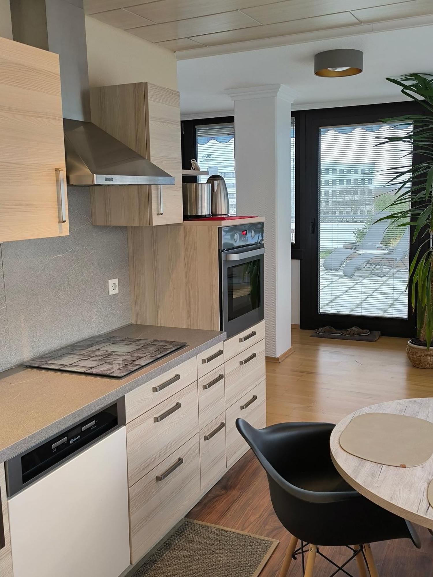 לברקוסן Im Herzen Von Wiesdorf- Blick Auf Das Bayer-Kreuz -Appartement Mit 2 Schlafzimmern-Fuer 3 Personen -Zentral Gelegen - Friedrich Ebert Platz 5A , 4Te Etage - Dachterrasse Und Sauna - Kaution Pflicht - מראה חיצוני תמונה